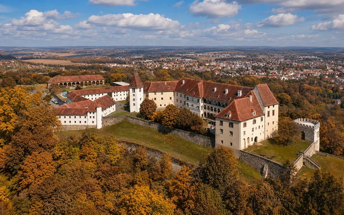 Schloss Seggau über dem Sulmtal